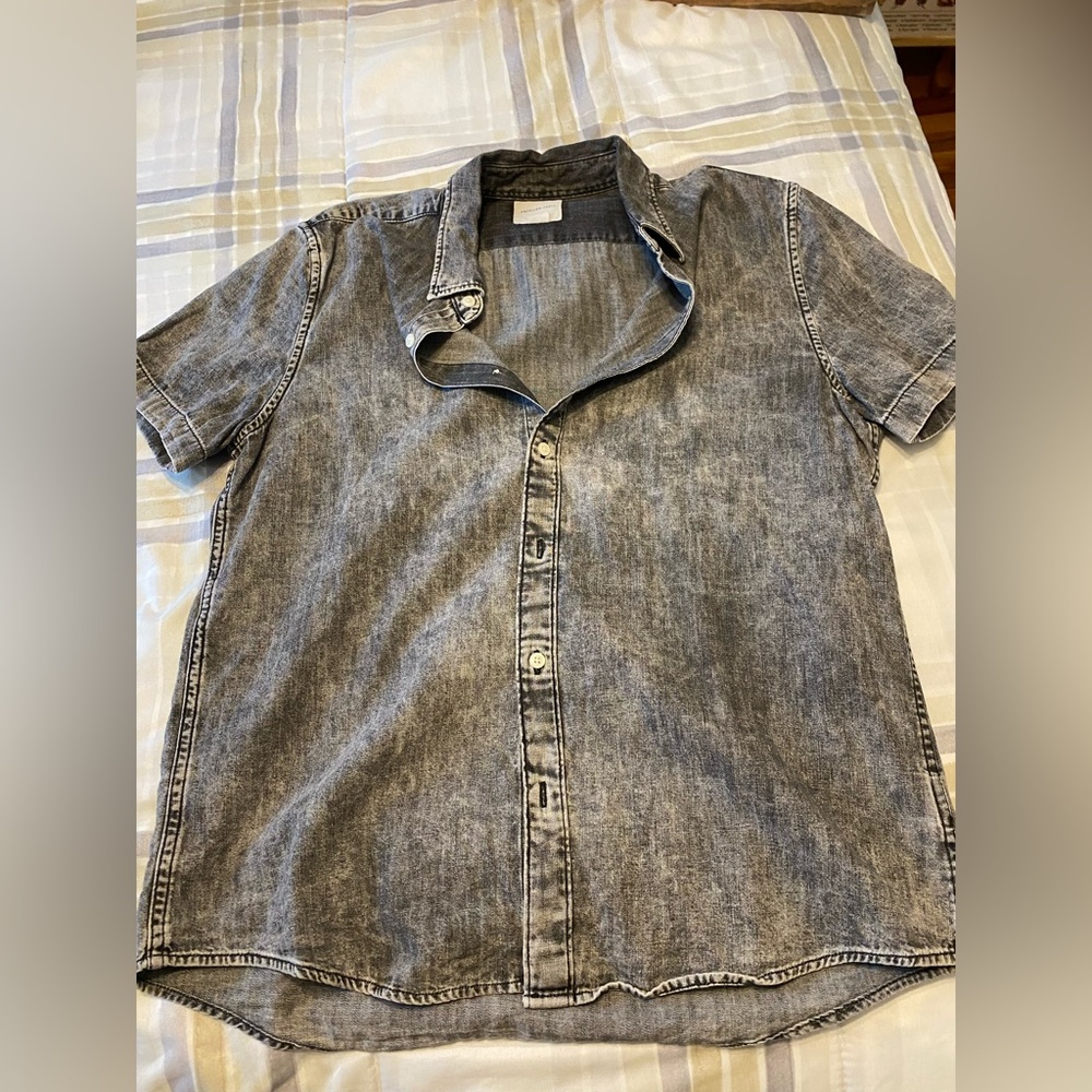Men’s American Eagle gray denim shirt